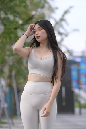 娇妻被朋友交换系列h视频