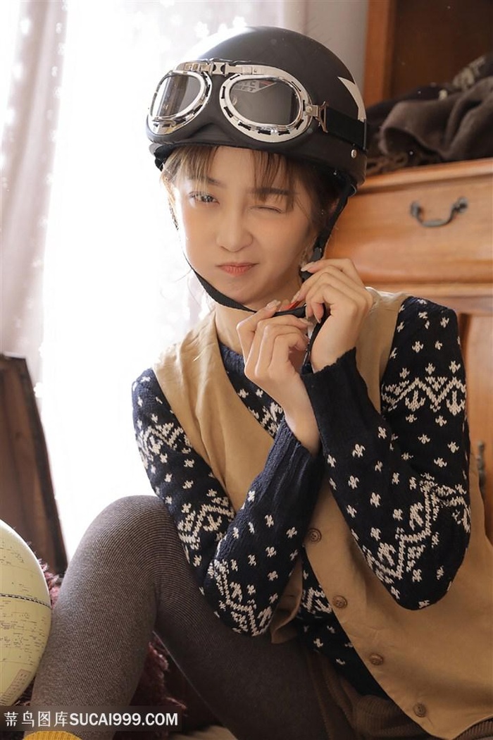 商务旅行戴绿帽子女老板