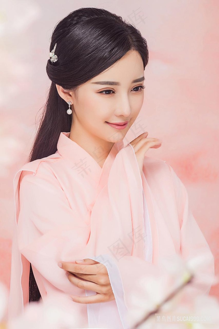 在野外被三个男人躁爽视频