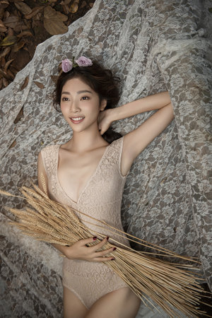 在女朋友旁边和她闺蜜h