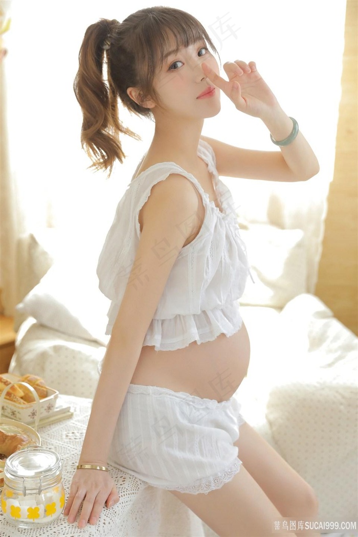 男女扒开双腿猛进入gif