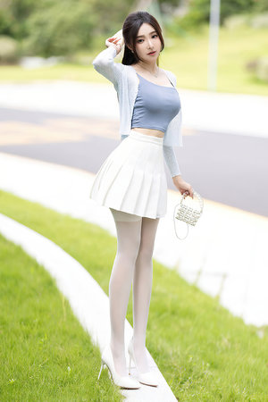 大吊双洞齐插美女逼逼视频