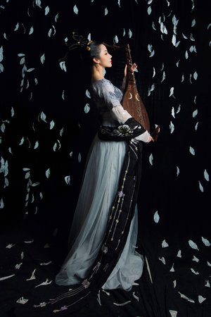 隐形的亿万富翁完整版中文