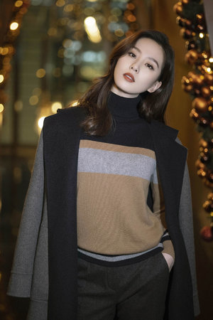 男生和女生打扑克差差差很疼的