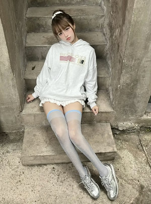 在没人的教学楼走廊里做知乎