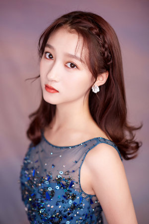 嬷嬷用道具狠狠调教女子行房