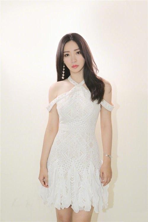 美女脱的屁股照片不视频